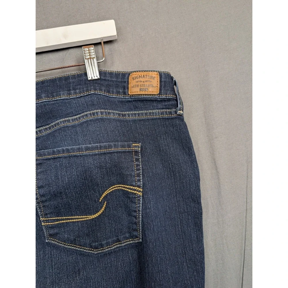 Levi‎ Strauss Signature Women's Mid Rise Straight Jeans Size 26 M 38 X 32